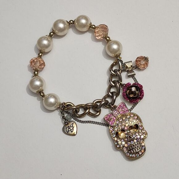 Betsey Johnson 100%authentic vintage skull bracelet - Picture 1 of 5